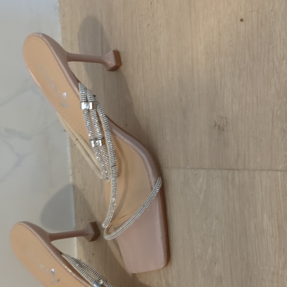 Heels - Picture 2 of 3